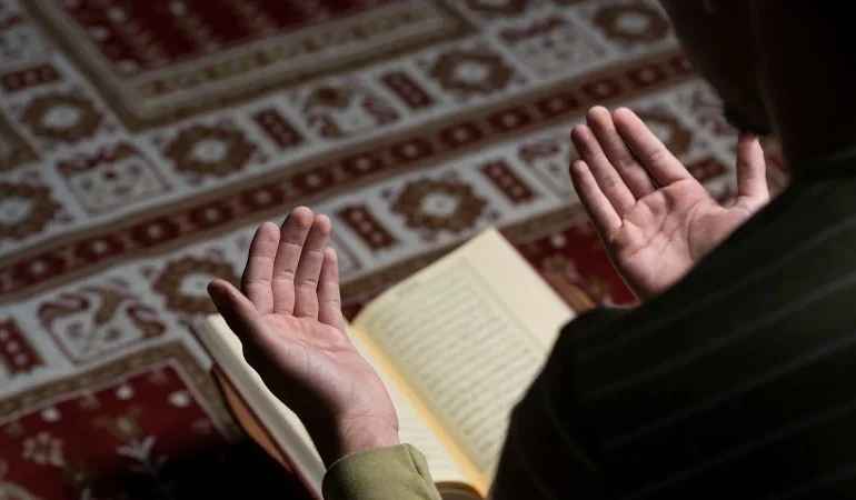 Teşrik tekbiri dini hükmü nedir? Teşrik tekbiri sehiv secdesinden önce mi sonra mı okunur?