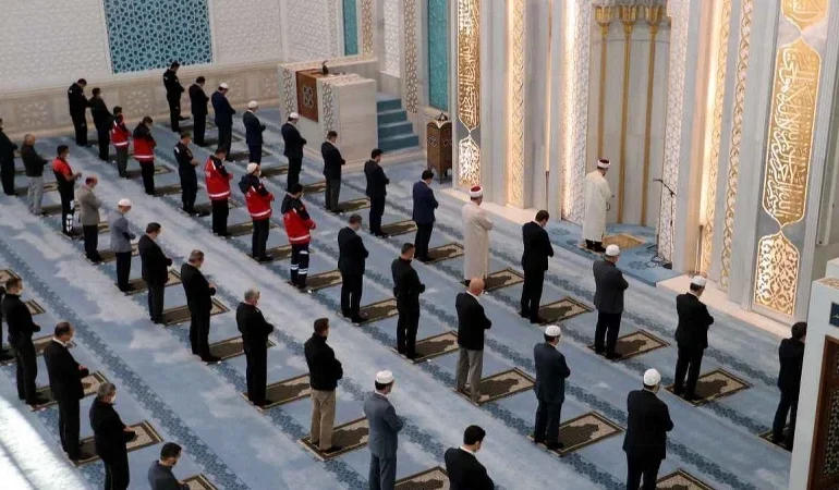 BALIKESİR BAYRAM NAMAZI SAATİ 2026: Balıkesir'de Kurban Bayram namazı saat kaçta kılınacak? Diyanet takvimi