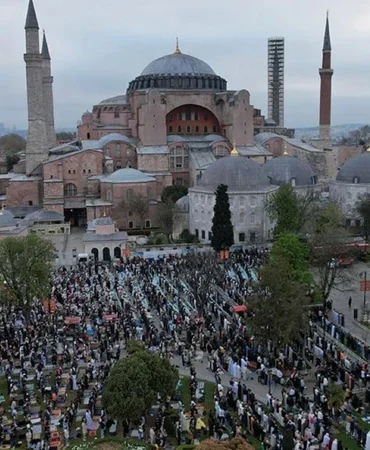 İstanbul bayram namazı saati: 27 Mayıs Çarşamba İstanbul’da Kurban Bayramı namazı saat kaçta kılınacak?
