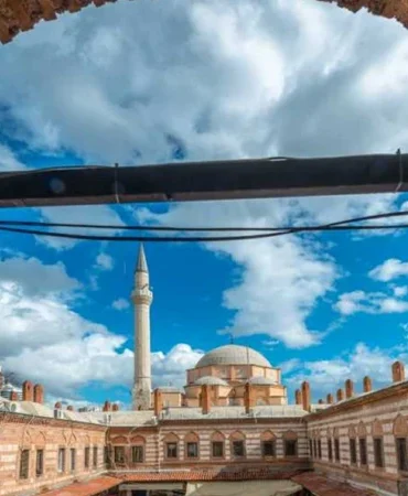 İzmir’de bayram namazı saat kaçta? 27 Mayıs 2026 İzmir Kurban Bayramı Namaz Vakti
