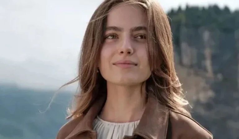 Taşacak Bu Deniz’in Eleni’si projeden çekildi: Yapım ekibi zor durumda kaldı! Ava Yaman tazminat ödeyecek