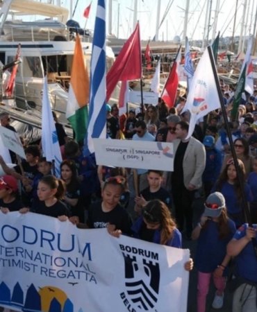 14. Bodrum Uluslararası Optimist Yarışları'nın kortej yürüyüşü yapıldı