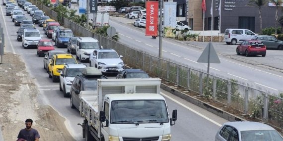 Akın akın geliyorlar! Bodrum’a 24 saatte 20 bin araç giriş yaptı