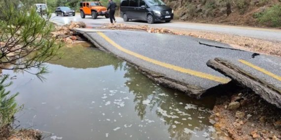 Bodrum'da ana isale hattı patladı, tonlarca su yola aktı