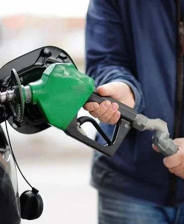 Petrol 100 doları aştı: Benzine zam var mı, motorine indirim devam edecek mi? 10 Mayıs akaryakıt fiyatları