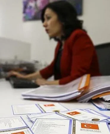 Bugün bankalar açık mı? 25 Mayıs Pazartesi postaneler ve noterler çalışıyor mu? Arefe günü kurumlar çalışacak mı?