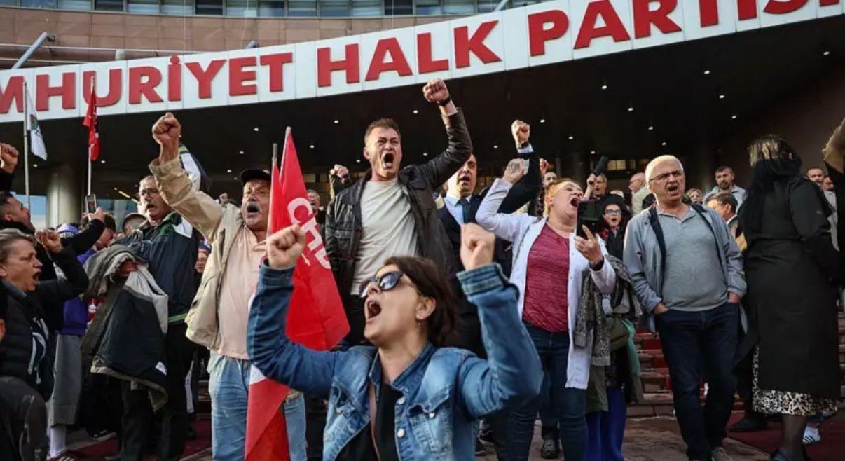 ‘Mutlak Butlan’ kararı sonrası CHP'den üyelerine genel merkezde toplanma çağrısı