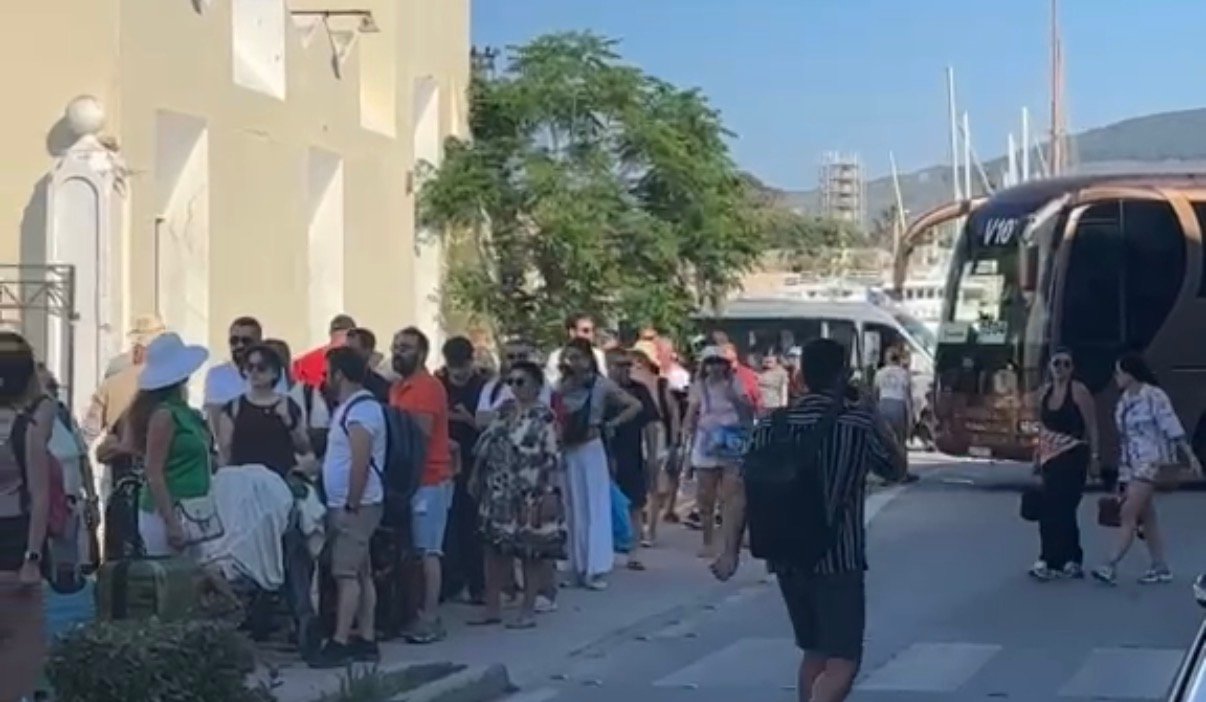 An itibarıyla Kos! Pasaport Kontrol Noktasında Uzun Kuyruklar Oluştu