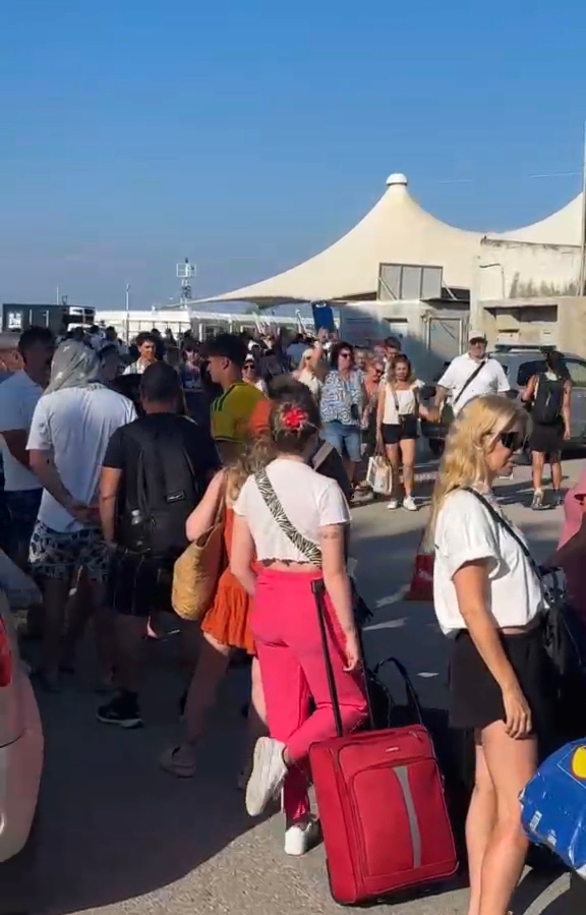 An itibarıyla Kos! Pasaport Kontrol Noktasında Uzun Kuyruklar Oluştu