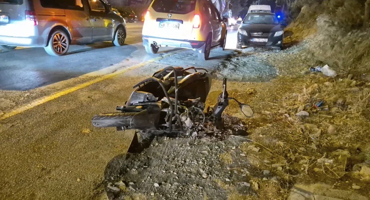 Bodrum’da taksi ile motosiklet çarpıştı: İki kişi hayatını kaybetti!