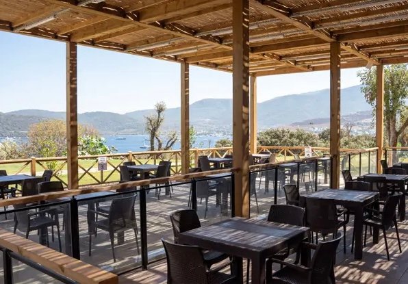 Bakanlığın Bodrum'daki plajı gündemde. Giriş ücretsiz, lahmacun 125 TL