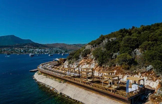 Bakanlığın Bodrum'daki plajı gündemde. Giriş ücretsiz, lahmacun 125 TL