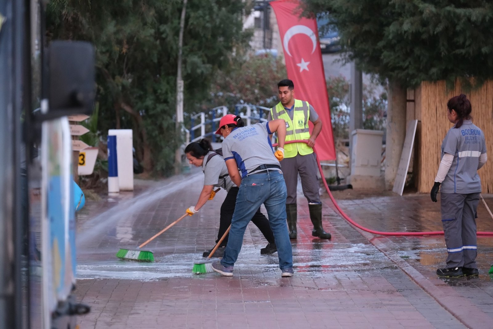 Bitez Yalısında Kapsamlı Temizlik Çalışması