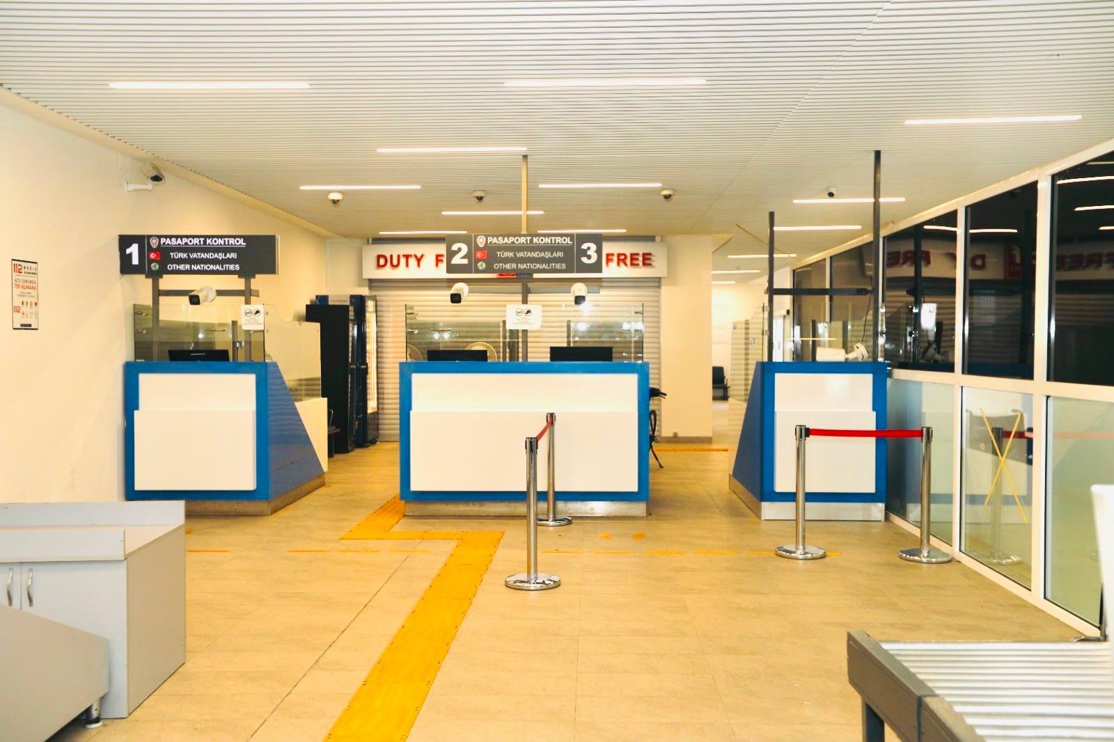 Kos’ta pasaport kontrolü çilesi! “Hangisi daha medeni?” Bodrum’dan geçen yolcu hızlı, Kos’ta kuyrukta bekliyor