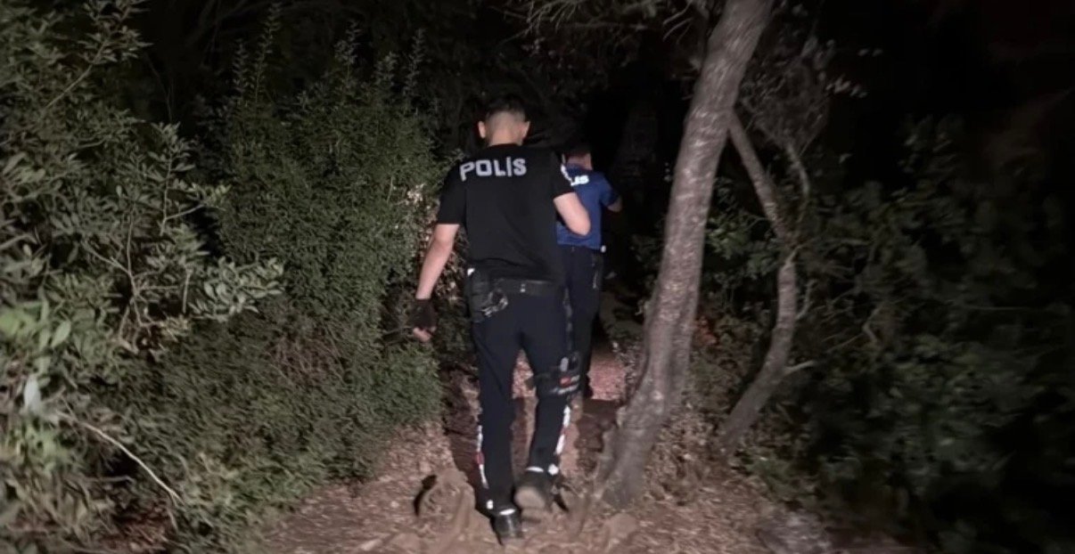 Bodrum'da Akvaryum Koyu dönüşü mahsur kalan 5 genç kurtarıldı
