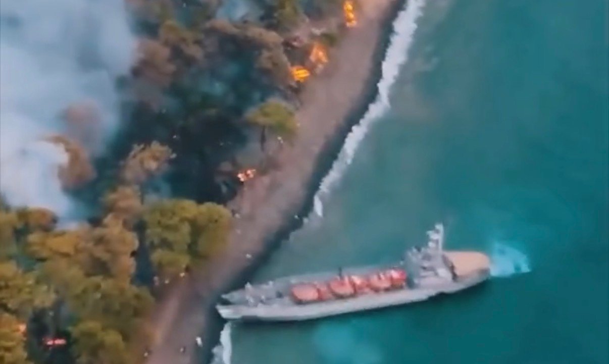 Marmaris Aksaz’da yangınla mücadele sürüyor