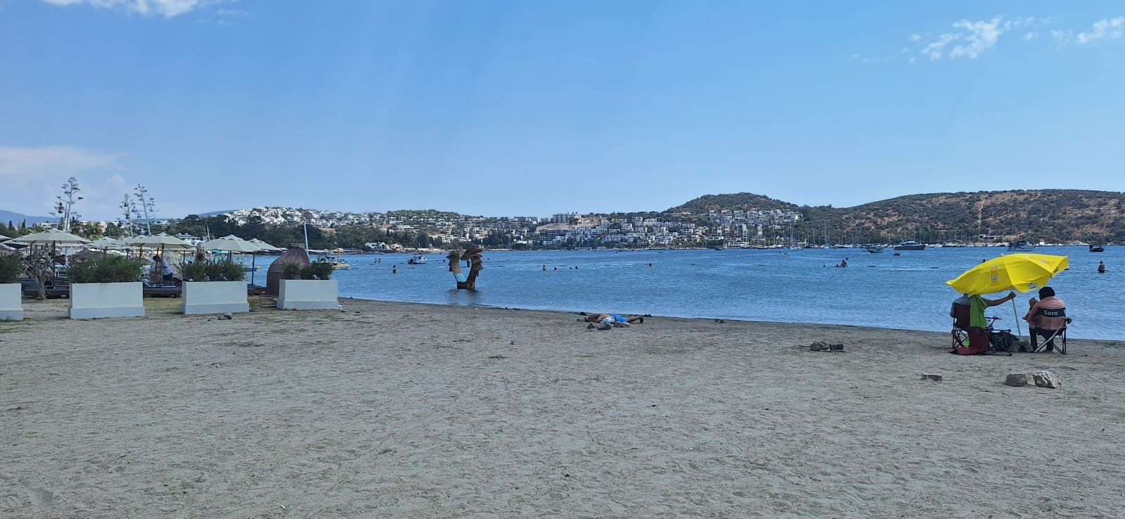 Bitez’de Sahile Beton Bariyer