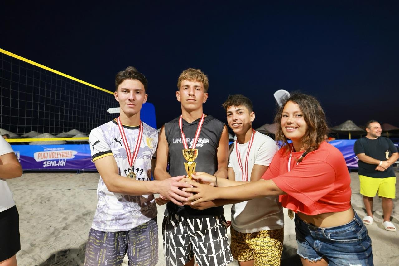 Plaj Voleybolu Şenliği Tamamlandı: Şampiyon Takım “Fener Burnu” Oldu