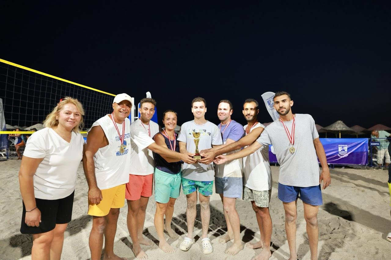 Plaj Voleybolu Şenliği Tamamlandı: Şampiyon Takım “Fener Burnu” Oldu