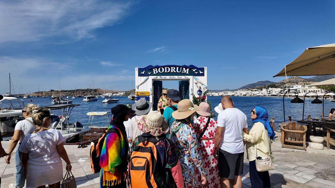 Bodrum’un Yeni Fotoğraf Durakları: “Maussolleion” ve “Maviye Açılan Kapılar”