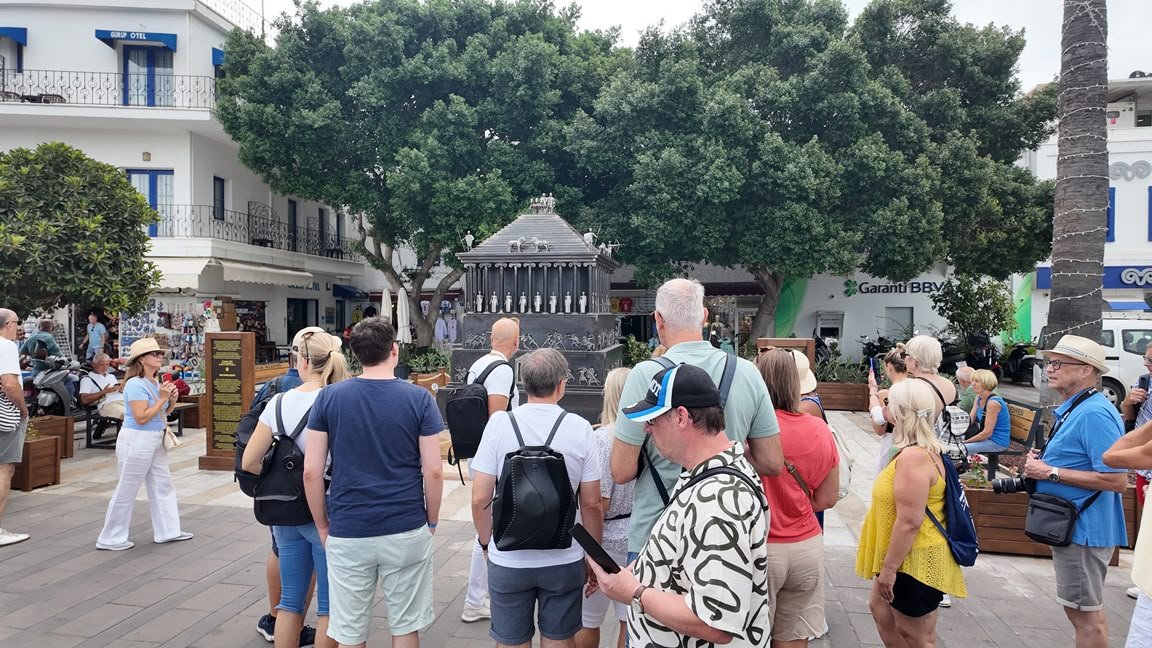 Bodrum’un Yeni Fotoğraf Durakları: “Maussolleion” ve “Maviye Açılan Kapılar”