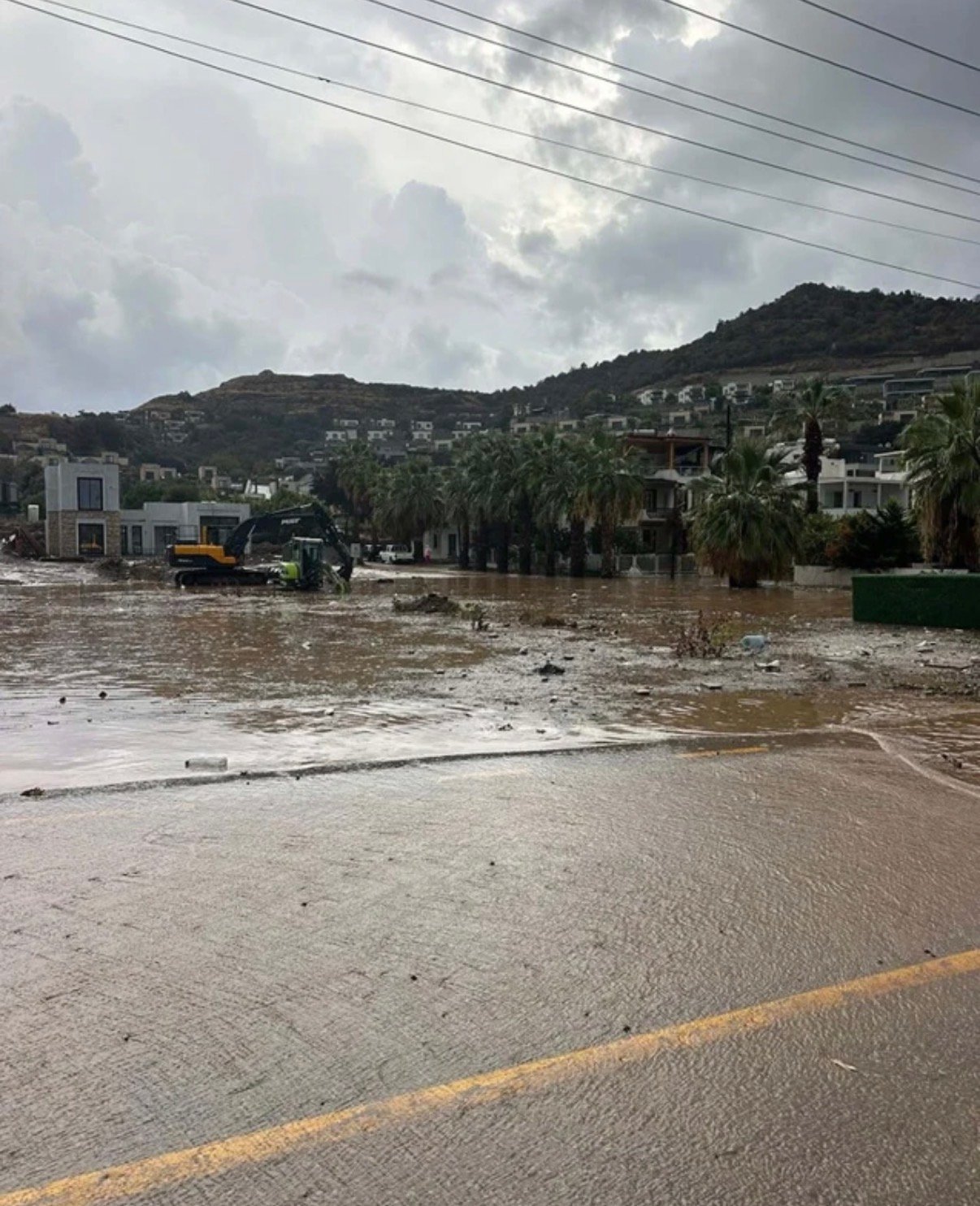 Bodrum'da şiddetli yağış dereleri taşırdı, bazı evleri su bastı!